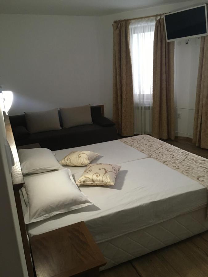 Guest House Rest Cherni Osum Bagian luar foto